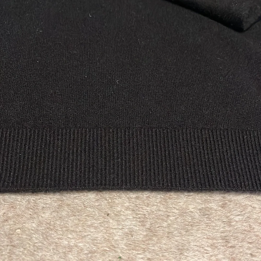 NWOT super soft Uniqlo 100% cashmere sweater size XS